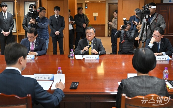 김영성 KB자산운용 대표가 28일 서울 여의도 금융감독원에서 열린 '모험자본 생태계와 상생금융 활성화를 위한 중소벤처기업부·금융감독원 업무협약식'에서 업계를 대표해 발언하고 있다. 사진=이수길 기자 Leo2004@newsway.co.kr