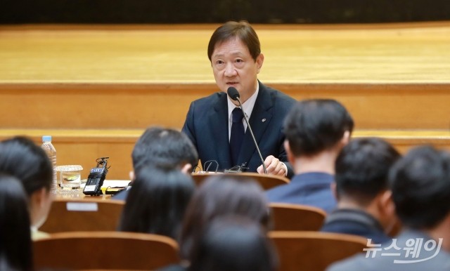 이찬진 금감원장 "힘들지만 사명감 느껴...소비자보호 감독총괄본부 신설"
