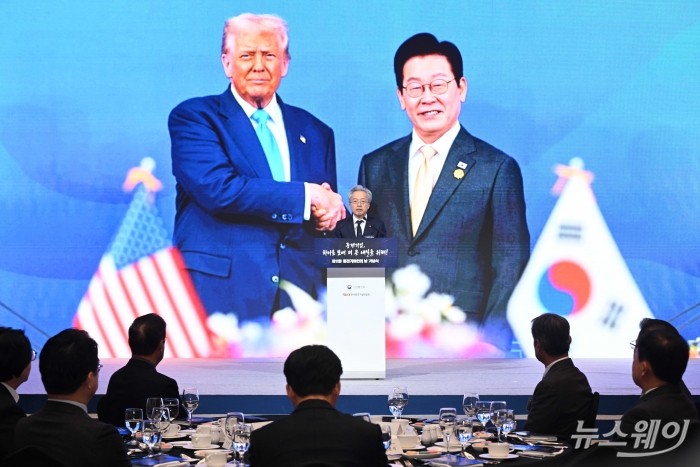 최진식 한국중견기업연합회 회장이 1일 오전 중구 롯데호텔에서 열린 제11회 중견기업인의 날 기념식에서 개회사를 하고 있다. 사진=강민석 기자 kms@newsway.co.kr