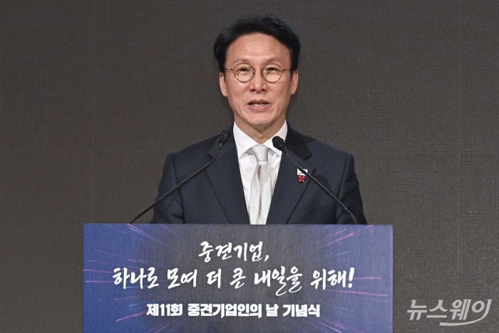 김민석 국무총리가 1일 오전 중구 롯데호텔에서 열린 제11회 중견기업인의 날 기념식에서 축사를 하고 있다. 사진=강민석 기자 kms@newsway.co.kr