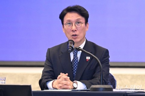 김민석 총리, 쿠팡 사태에 '심각한 수준' 경고···&quot;법 위반 엄정 조치&quot;