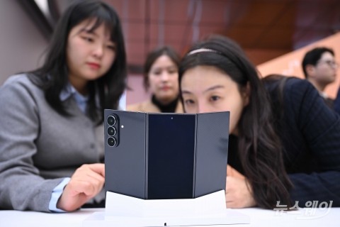 삼성전자 &quot;태블릿이 아닙니다···Z트라이폴드 新 카테고리 발표 &quot;