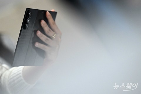 삼성전자, 두 번 접는 'Z 트라이폴드' 선봬···10인치 대화면 탑재