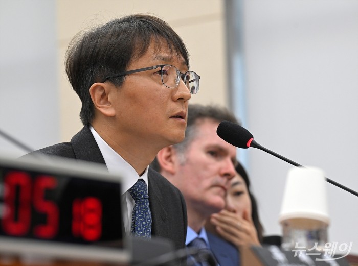 박대준 쿠팡 대표가 2일 오전 서울 여의도 국회 과학기술정보방송통신위원회에서 열린 쿠팡 침해사고 관련 현안 질의에 출석해 의원질의에 답하고 있다. 사진=이수길 기자 Leo2004@newsway.co.kr