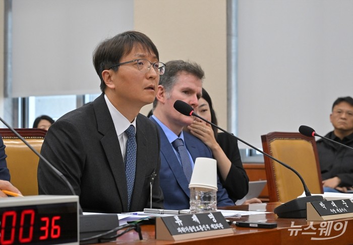 박대준 쿠팡 대표가 2일 오전 서울 여의도 국회 과학기술정보방송통신위원회에서 열린 쿠팡 침해사고 관련 현안 질의에 출석해 의원질의에 답하고 있다. 사진=이수길 기자 Leo2004@newsway.co.kr