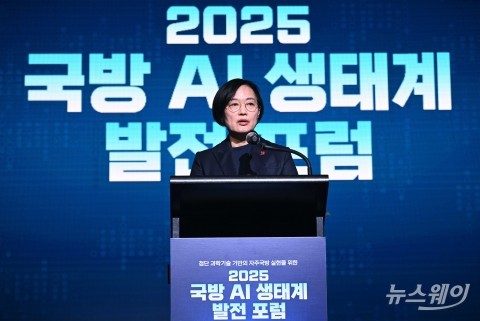 축사 밝히는 한성숙 중기부 장관