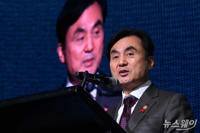 안규백 국방부 장관이 3일 오전 서울 용산구 그랜드하얏트호텔에서 열린 국방 AI 생태계 발전 포럼에서 개회사를 하고 있다. 사진=강민석 기자 kms@newsway.co.kr