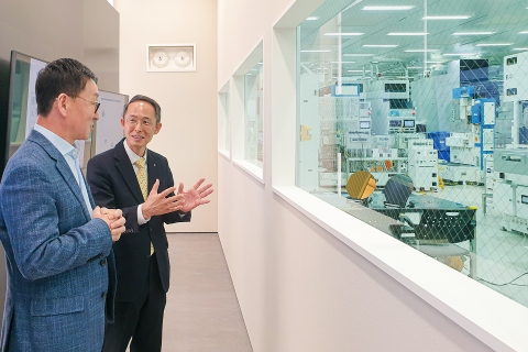 황기현 수출입은행장 첫 현장 방문···&quot;미래산업 핵심은 AI&quot;