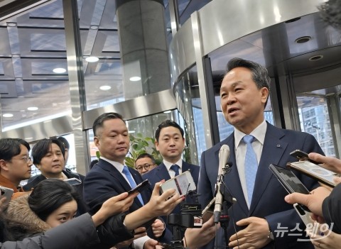 진옥동 회장 "신한의 다음 50년 위해 창업 초심 되새기겠다"