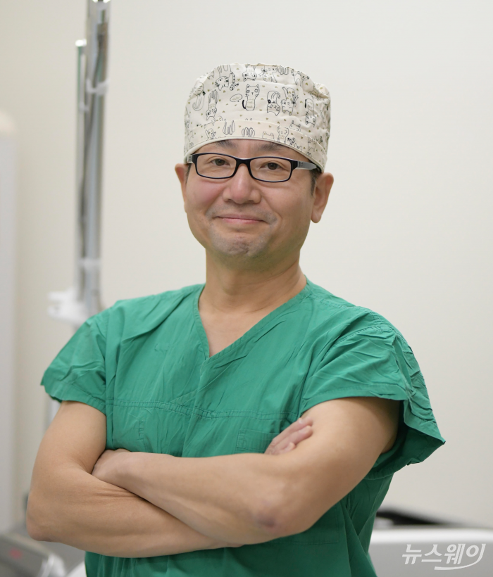 의료용 XR(확장현실) 웨어러블 디스플레이 솔루션 기업 메디씽큐(대표 임승준)는 세계적 초미세수술 권위자인 서울아산병원 성형외과 홍준표 교수가 최고 의학책임자(CMO)로 합류했다고 4일 밝혔다. 사진=메디씽큐.