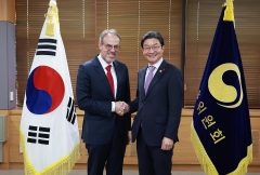 아마존 수석부회장 만난 이억원···