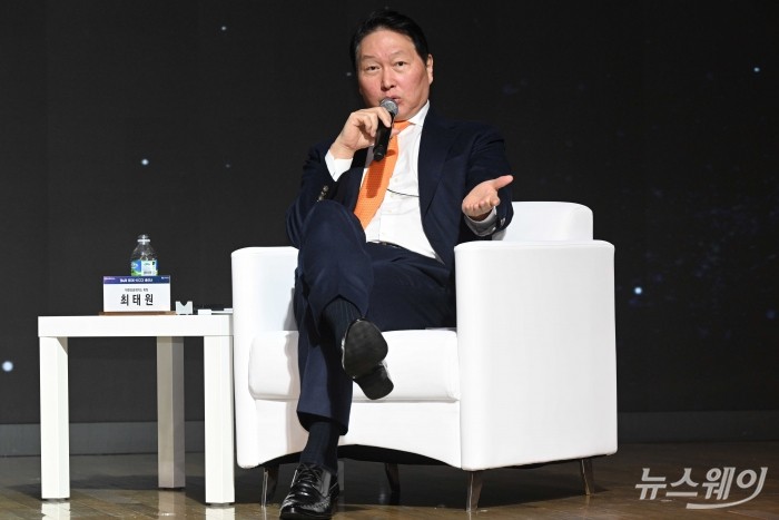 최태원 대한상공회의소 회장이 5일 오후 서울 중구 대한상공회의소에서 열린 '제4회 대한상공회의소-한국은행 세미나' 특별대담에서 발언을 하고 있다. 사진=강민석 기자 kms@newsway.co.kr