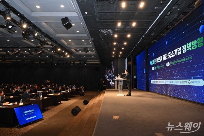 김기문 중소기업중앙회장이 8일 오후 서울 여의도 중소기업중앙회에서 열린 기업 성장촉진을 위한 중소기업 정책방향에서 환영사를 하고 있다. 사진=강민석 기자 kms@newsway.co.kr