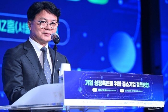 조주현 중소벤처기업연구원장이 8일 오후 서울 여의도 중소기업중앙회에서 열린 기업 성장촉진을 위한 중소기업 정책방향 행사에서 개회사를 하고 있다. 사진=강민석 기자 kms@newsway.co.kr