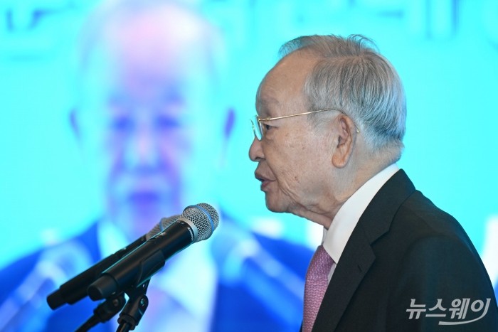 손경식 한국경영자총협회 회장이 9일 오전 서울 중구 한국프레스센터에서 열린 제2회 안전문화혁신대상 시상식에서 인사말을 하고 있다. 사진=강민석 기자 kms@newsway.co.kr