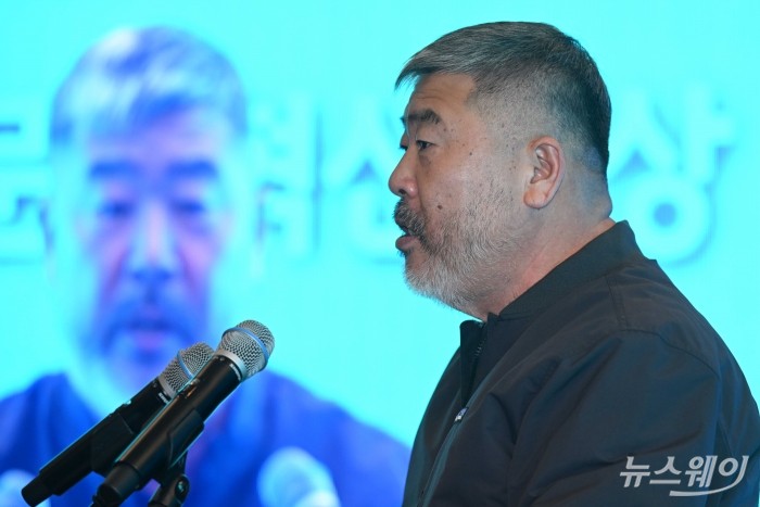 김동명 한국노동조합총연맹 위원장이 9일 오전 서울 중구 한국프레스센터에서 열린 제2회 안전문화혁신대상 시상식에서 축사를 하고 있다. 사진=강민석 기자 kms@newsway.co.kr