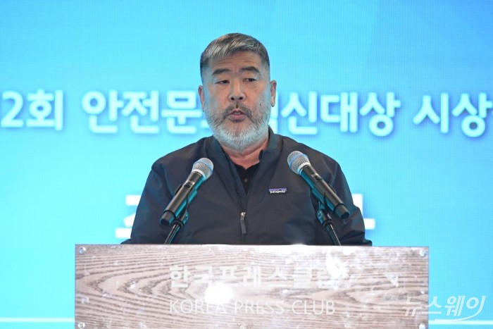 김동명 한국노동조합총연맹 위원장이 9일 오전 서울 중구 한국프레스센터에서 열린 제2회 안전문화혁신대상 시상식에서 축사를 하고 있다. 사진=강민석 기자 kms@newsway.co.kr