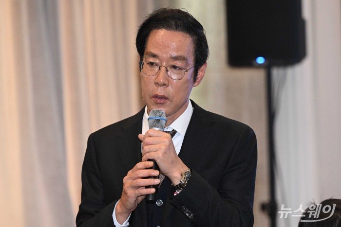 차석주 경창산업 대표이사가 9일 오전 서울 중구 한국프레스센터에서 열린 제2회 안전문화혁신대상 시상식에서 중견중소기업 부문 우수상을 수상한 뒤 소감을 밝히고 있다. 사진=강민석 기자 kms@newsway.co.kr