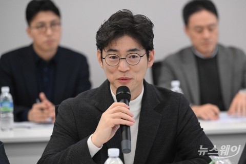 발언하는 엄찬왕 한국화학산업협회 부회장
