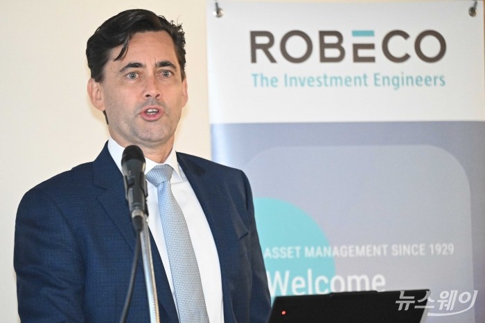 조슈아 크랩 로베코자산운용 아시아태평양 주식운용 대표가 10일 오전 서울 여의도 금융투자교육원에서 열린 내년 글로벌 증시 전망 간담회에서 환영사를 하고 있다. 사진=강민석 기자 kms@newsway.co.kr