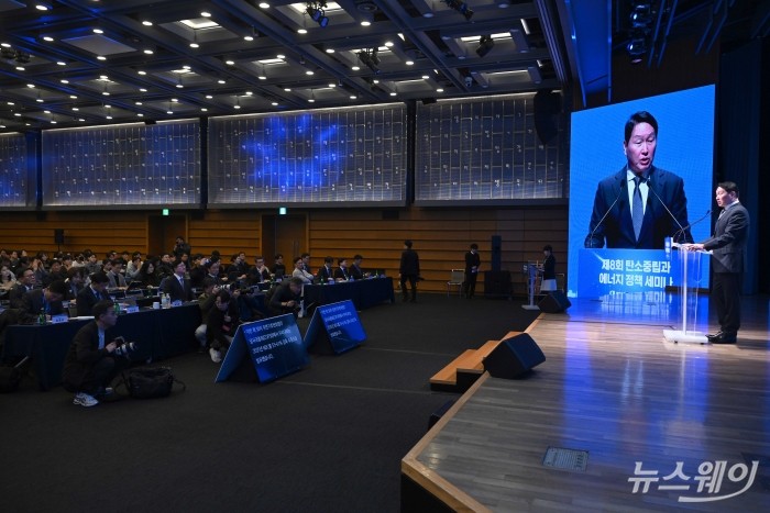 최태원 대한상공회의소 회장이 10일 오후 서울 중구 대한상공회의소에서 열린 제8회 탄소중립과 에너지 정책 세미나에서 개회사를 하고 있다. 사진=강민석 기자 kms@newsway.co.kr