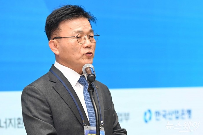 박상진 산업은행 회장이 11일 오후 서울 여의도 산업은행 본점에서 열린 국민성장펀드 출범식에서 축사를 하고 있다. 사진=강민석 기자 kms@newsway.co.kr