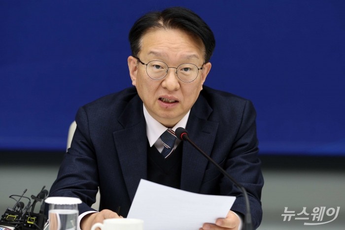 권칠승 경제형벌민사책임합리화TF 단장이 11일 오전 서울 중구 대한상공회의소에서 진행된 더불어민주당 코스피5000특위·경제형벌민사책임합리화TF-경제8단체 간담회에서 인사말을 하고 있다. 사진=이수길 기자 Leo2004@newsway.co.kr