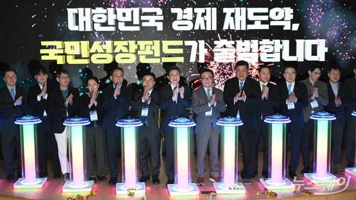 산은·신한운용, 5.8조 '국민성장펀드' 시동···1차 운용사 11곳 선정