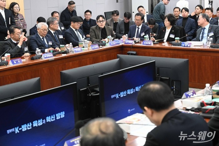 윤성호 마키나락스 대표이사가 15일 오전 서울 여의도 국회의원회관에서 열린 '25-1차 K-방산 리더스 조찬 포럼'에서 발언을 하고 있다. 사진=강민석 기자 kms@newsway.co.kr