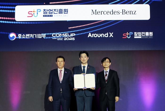 (왼쪽부터)유종필 창업진흥원장, 노용석 중소벤처기업부 1차관, 김홍중 메르세데스-벤츠 코리아 대외협력부 상무/사진=메르세데스-벤츠 코리아 제공