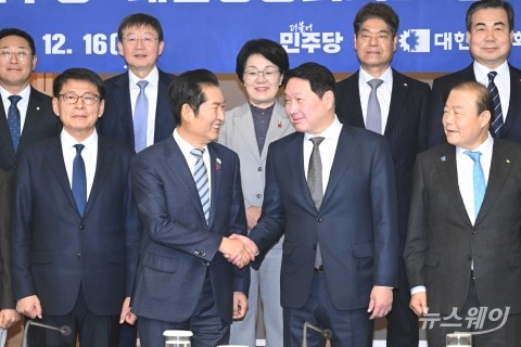 3개월 만에 다시 만난 정청래·최태원