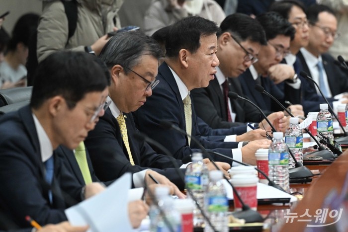 서유석 금융투자협회장이 17일 오전 서울 여의도 금융투자협회에서 열린 자산운용사 CEO 간담회에서 모두발언을 하고 있다. 사진=강민석 기자 kms@newsway.co.kr