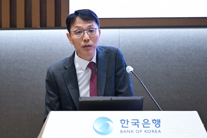 김영주 한국은행 물가고용부장이 17일 오후 서울 중구 한국은행에서 열린 '물가안정목표 운영상황 점검' 설명회에서 발표하고 있다. 사진=이수길 기자 Leo2004@newsway.co.kr
