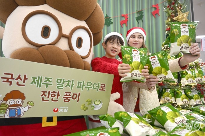 농심이 18일 오전 서울 중구 롯데마트 제타플렉스 서울역점에서 베이커리 스낵 빵부장 시리즈의 '빵부장 말차빵' 신제품을 소개하고 있다. 사진=강민석 기자 kms@newsway.co.kr