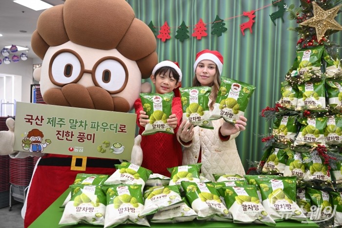 농심이 18일 오전 서울 중구 롯데마트 제타플렉스 서울역점에서 베이커리 스낵 빵부장 시리즈 '빵부장 말차빵' 신제품을 소개하고 있다. 사진=강민석 기자 kms@newsway.co.kr