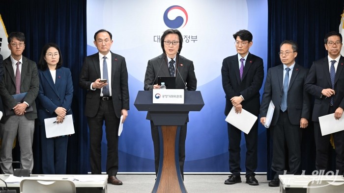 주병기 공정거래위원회 위원장이 19일 오후 서울 종로구 정부서울청사에서 열린 업무보고 사후 브리핑에서 발표를 하고 있다. 사진=강민석 기자 kms@newsway.co.kr