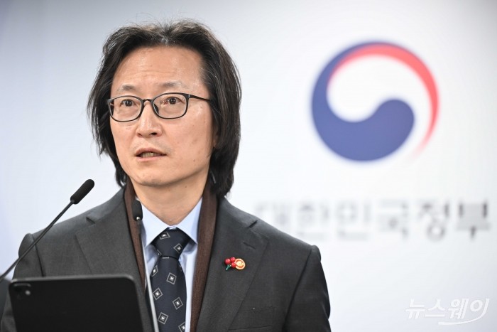 주병기 공정거래위원회 위원장이 19일 오후 서울 종로구 정부서울청사에서 열린 업무보고 사후 브리핑에서 발표를 하고 있다. 사진=강민석 기자 kms@newsway.co.kr