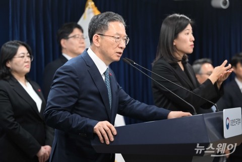 정성호 법무부 장관, '촉법소년 하향···정리된 입장 없으나 적극 검토'