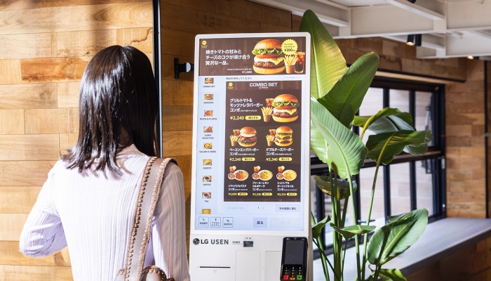 LG전자가 일본 전역의 식음료 매장을 타겟으로 키오스크 공급을 시작한다. 사진=LG전자 제공