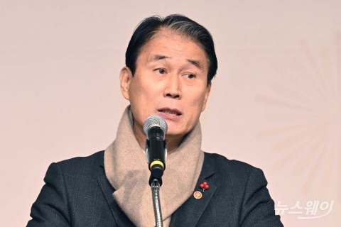 인사말 밝히는 권오을 국가보훈부 장관