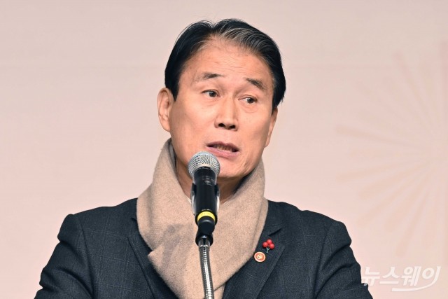 인사말 밝히는 권오을 국가보훈부 장관