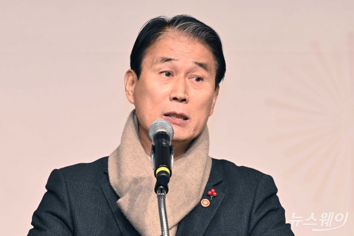 권오을 국가보훈부 장관이 22일 오전 서울 용산구 백범김구기념관 컨벤션홀에서 열린 2025년 독립유공자 후손 장학금 지원 확대 협약식 및 수여식에서 인사말을 하고 있다. 사진=강민석 기자 kms@newsway.co.kr