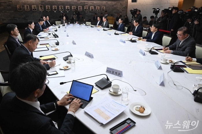 김정관 산업통상부 장관이 22일 오후 서울 중구 대한상공회의소에서 열린 석유화학업계 CEO간담회에서 모두발언을 하고 있다. 사진=강민석 기자 kms@newsway.co.kr