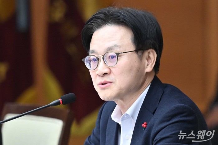 김정관 산업통상부 장관이 22일 오후 서울 중구 대한상공회의소에서 열린 석유화학업계 CEO간담회에서 모두발언을 하고 있다. 사진=강민석 기자 kms@newsway.co.kr