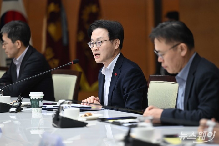 김정관 산업통상부 장관이 22일 오후 서울 중구 대한상공회의소에서 열린 석유화학업계 CEO간담회에서 모두발언을 하고 있다. 사진=강민석 기자 kms@newsway.co.kr