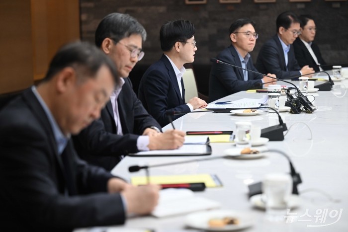 김정관 산업통상부 장관이 22일 오후 서울 중구 대한상공회의소에서 열린 석유화학업계 CEO간담회에서 모두발언을 하고 있다. 사진=강민석 기자 kms@newsway.co.kr