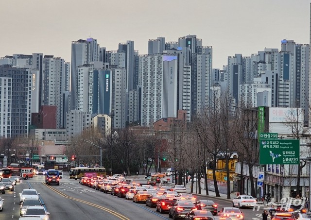 거래는 실종, 가격은 고집···마용성 '멈춘 시장'