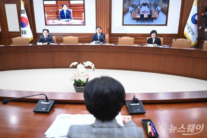 구윤철 부총리 겸 기획재정부 장관이 24일 오전 서울 종로구 정부서울청사에서 열린 '경제관계장관회의 및 산업경쟁력강화 관계장관회의'에서 모두발언을 하고 있다. 사진=강민석 기자 kms@newsway.co.kr
