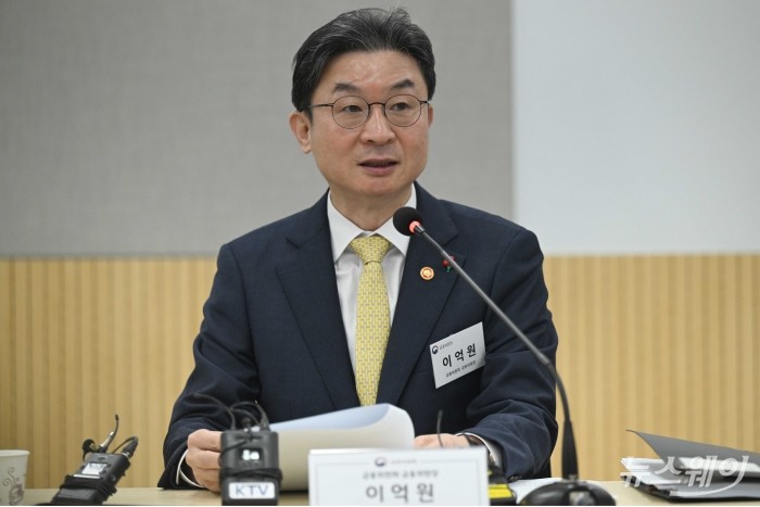 이억원 금융위원장이 29일 오전 서울 동작구 금융복지상담센터 중앙센터에서 열린 불법사금융 현장 간담회에서 모두발언을 하고 있다. 사진=강민석 기자 kms@newsway.co.kr