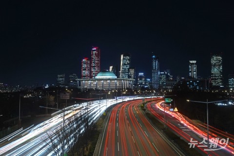 탄핵 이후 새 정부, 반도체 훈풍 뒤편 4고·내수한파···'아듀 2025'